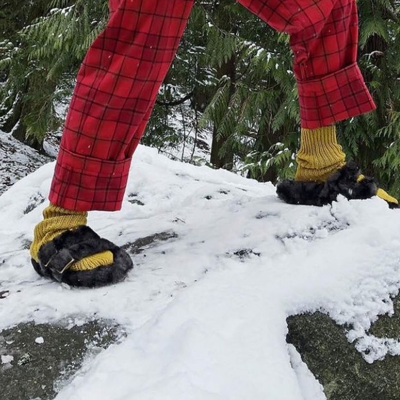 Coach RUNWAY Signature Shearling Sandals - Picture 11 of 11